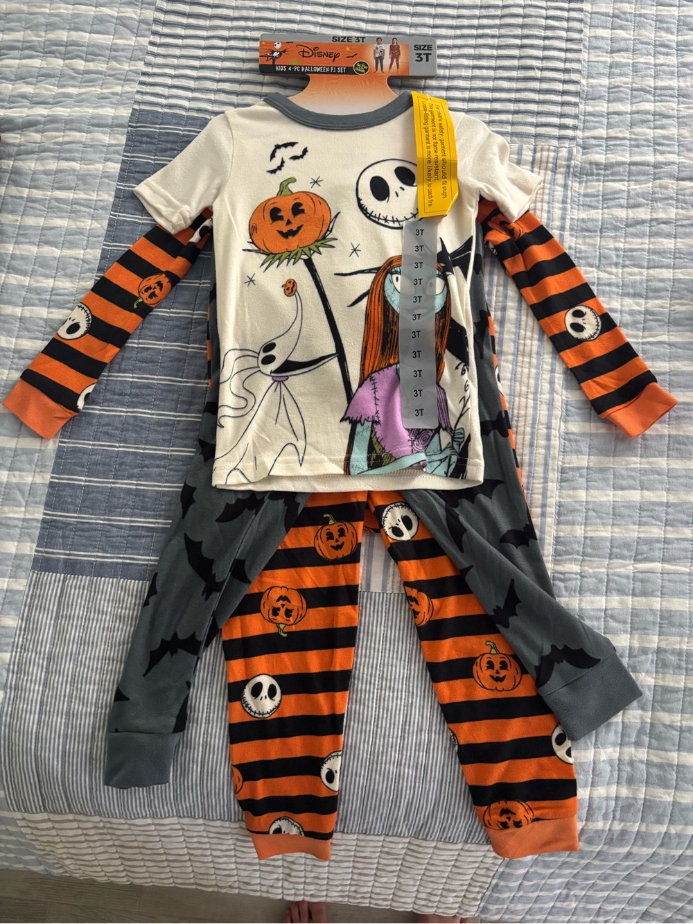 NWT Disney Nightmare Before Christmas 4pc Pajama Set Glow in the Dark